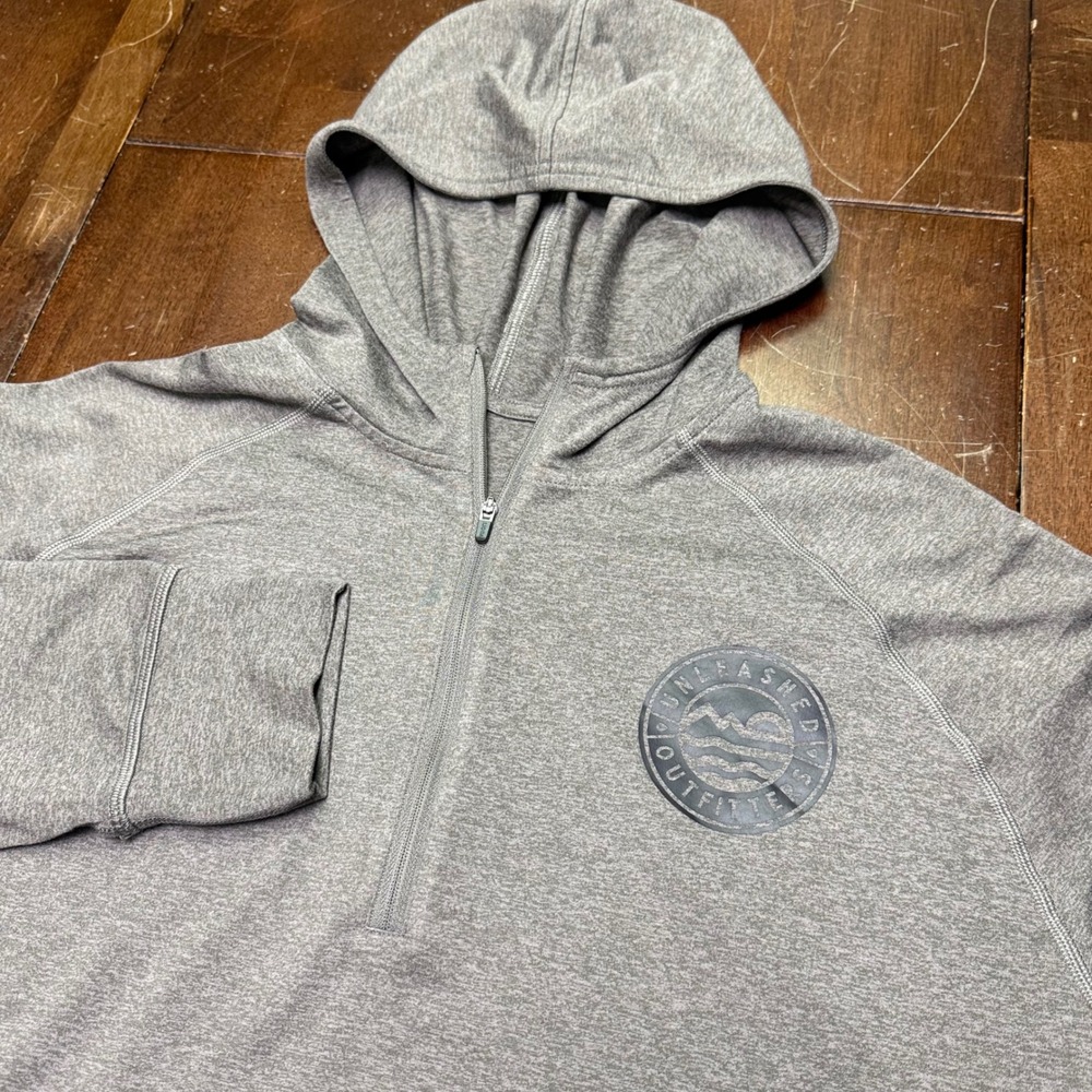 Vuori Hoodie Mens Large Grey V244 Quarter Zip Unleashed Outfitters Graphic